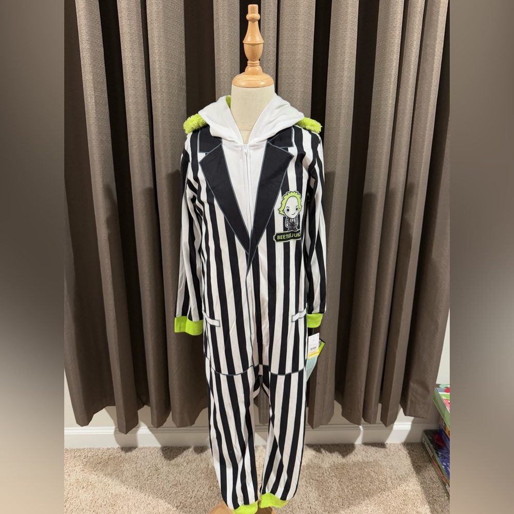 New Beetlejuice union suit Boys Small 6/7